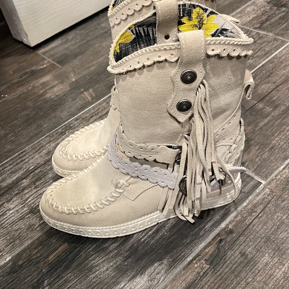 European boots - Picture 2 of 5